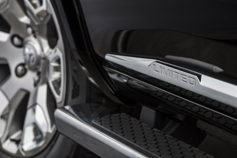 Детали экстерьера Dodge Ram 1500 Laramie Limited Crew Cab 2015 года  (фото 20 из 46)
